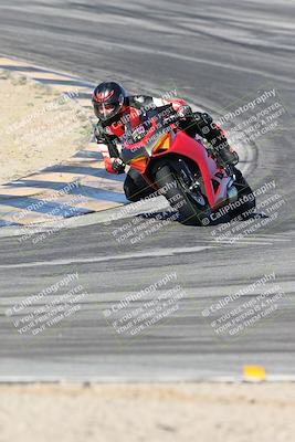 media/Dec-01-2025-Moto Forza (Mon) [[2daa91e15f]]/2-Intermediate Group/Session 2 (Turns 9 and 10)/